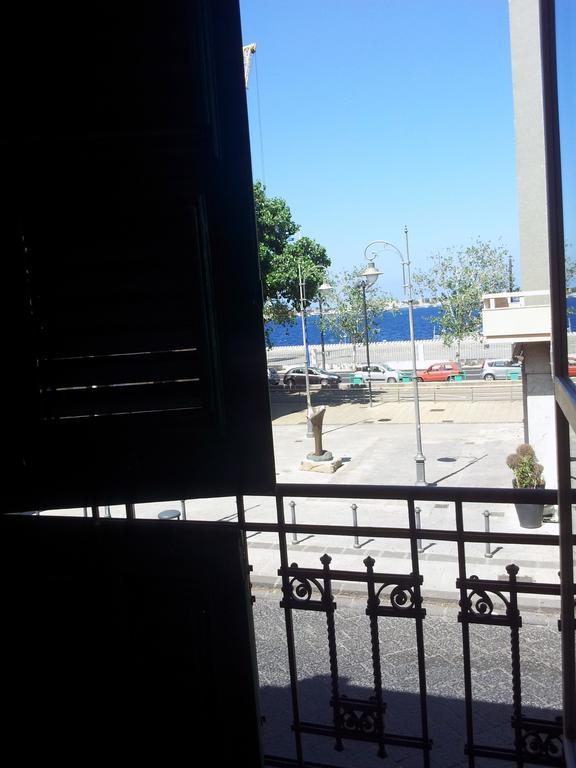 Opera Relais Bed and Breakfast Messina Exteriör bild